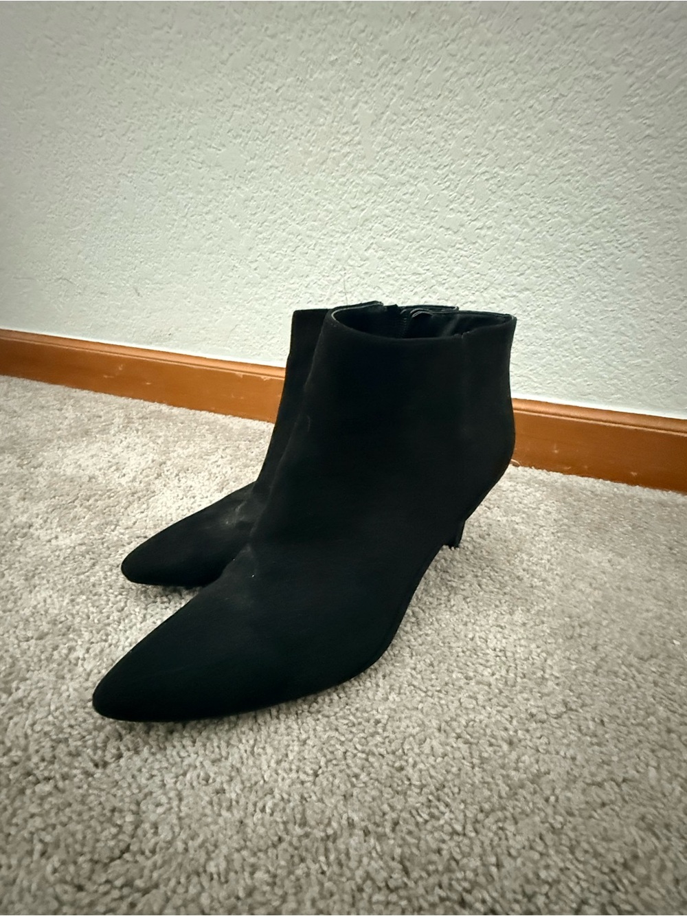 Sam & Libby Black Pointed-Toe Ankle Booties